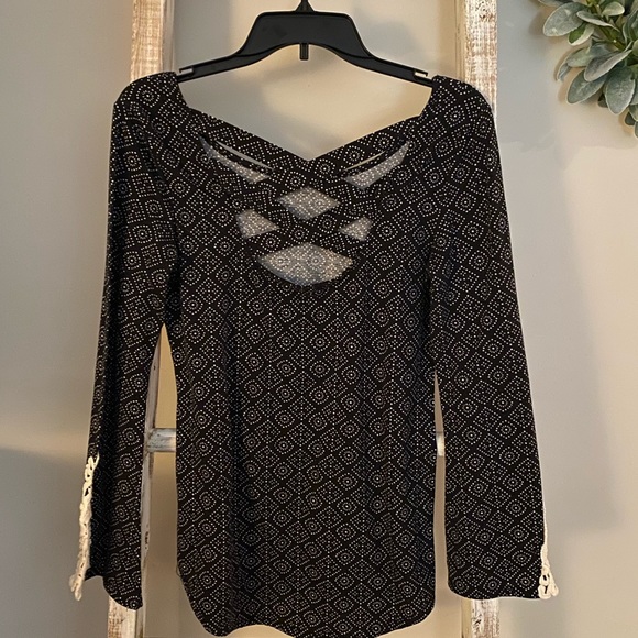 2/$15 Maurices Bell Sleeve Top - Picture 1 of 5